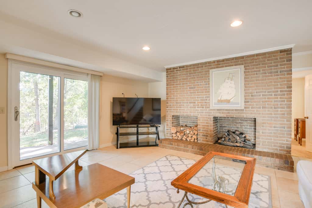 Lake Hartwell Retreat w/ Lake access & Firepit