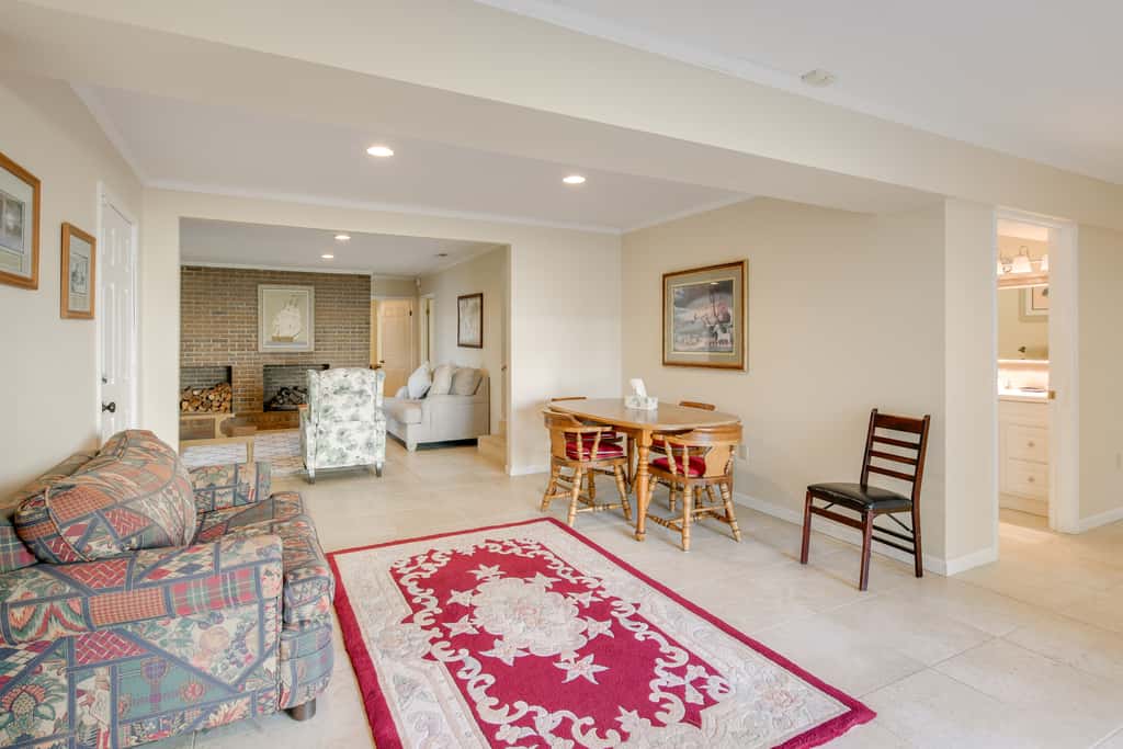 Lake Hartwell Retreat w/ Lake access & Firepit