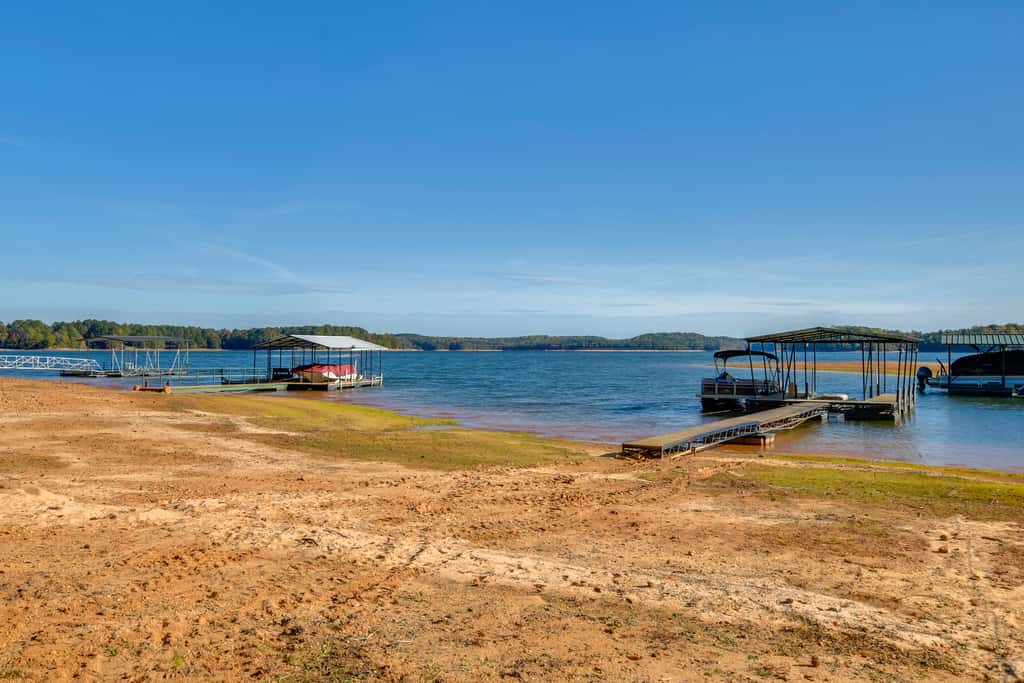 Lake Hartwell Retreat w/ Lake access & Firepit