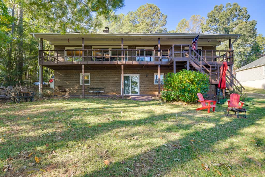 Lake Hartwell Retreat w/ Lake access & Firepit