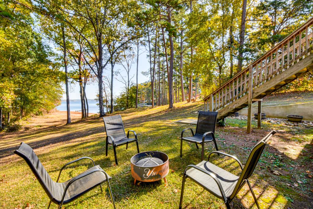 Dock + Views: Family Retreat on Lake Hartwell!