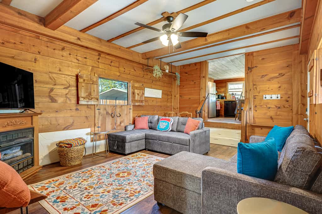 Serene Hilltop Hideaway: 7 Mi to Weatherford!