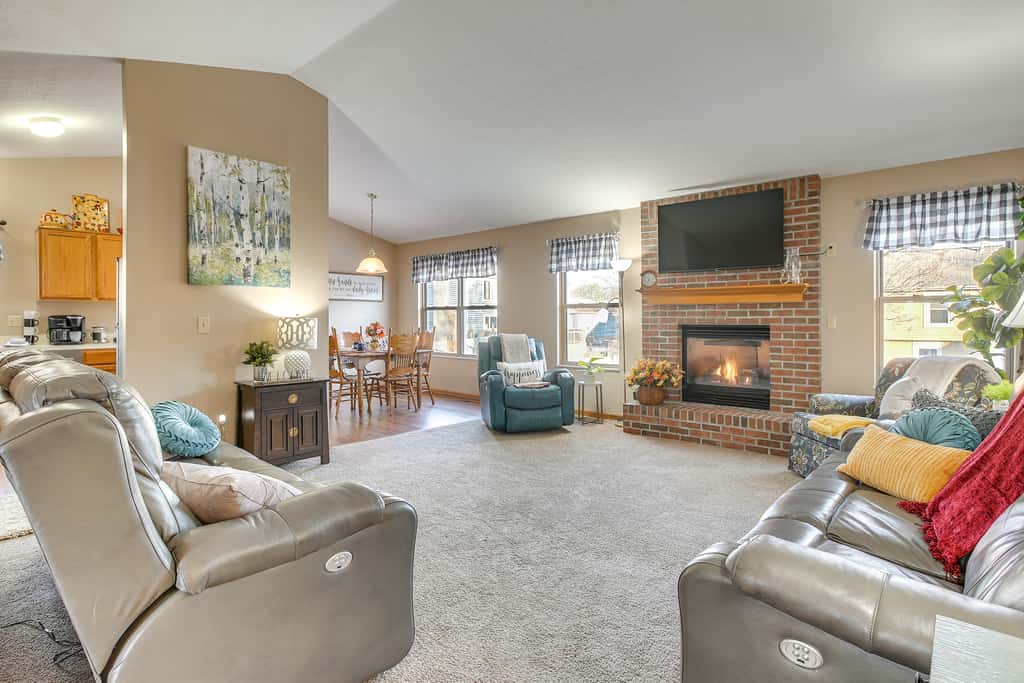 17 Mi to Columbus: Pickerington Home w/ Fire Pit!