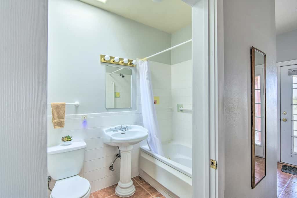 Single-Story Eloy Apartment w/ Patio Space!