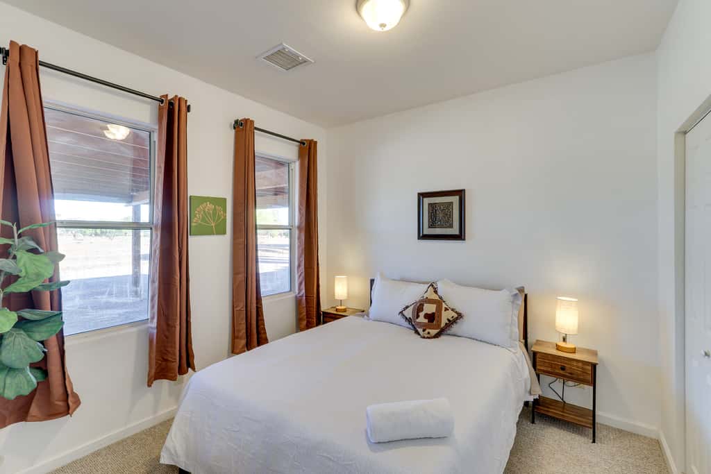 Eloy Retreat w/ Pool Access + Central A/C!