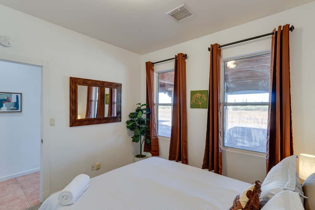 Eloy Retreat w/ Pool Access + Central A/C!