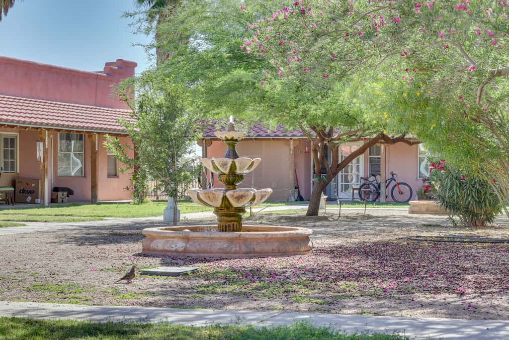 Eloy Retreat w/ Pool Access + Central A/C!