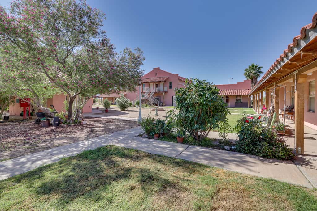 Eloy Retreat w/ Pool Access + Central A/C!