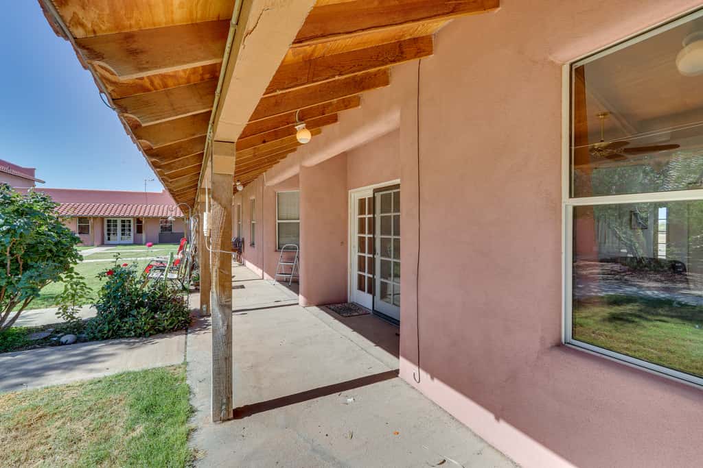 Eloy Retreat w/ Pool Access + Central A/C!