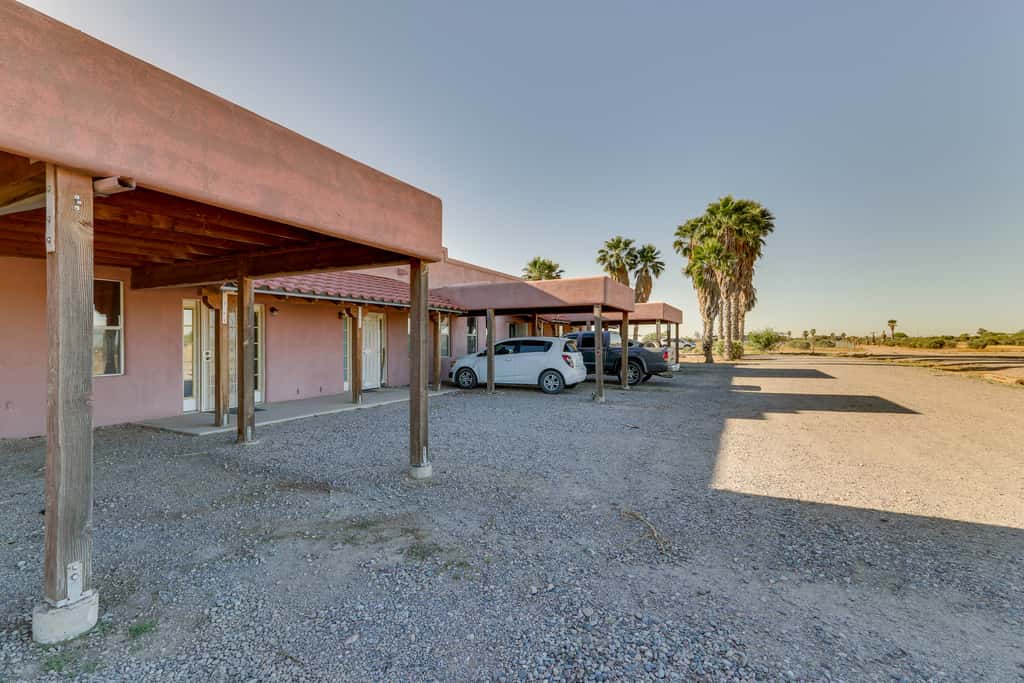 Eloy Retreat w/ Pool Access + Central A/C!