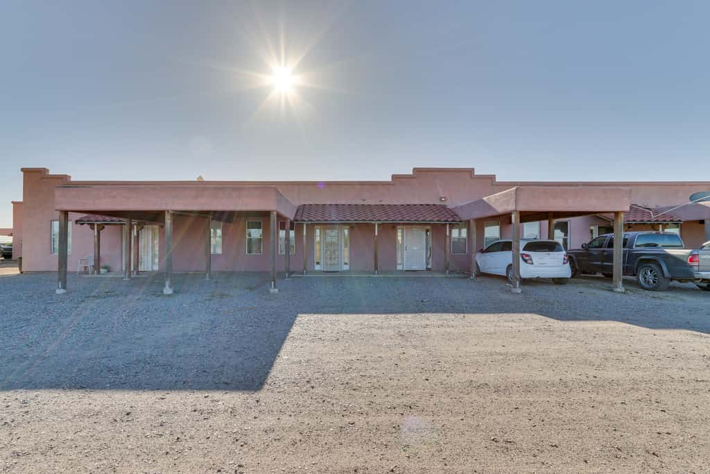 Eloy Retreat w/ Pool Access + Central A/C!