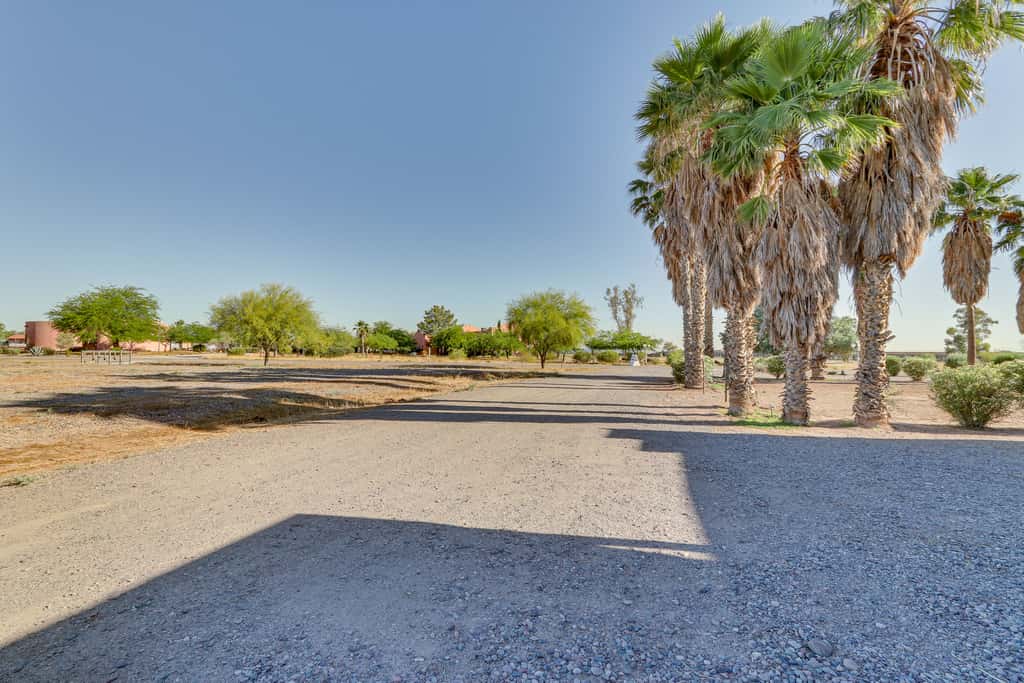Eloy Retreat w/ Pool Access + Central A/C!