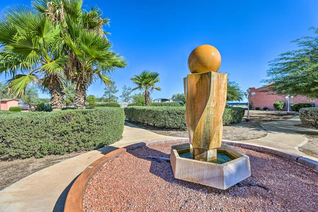 Eloy Retreat w/ Pool Access + Central A/C!