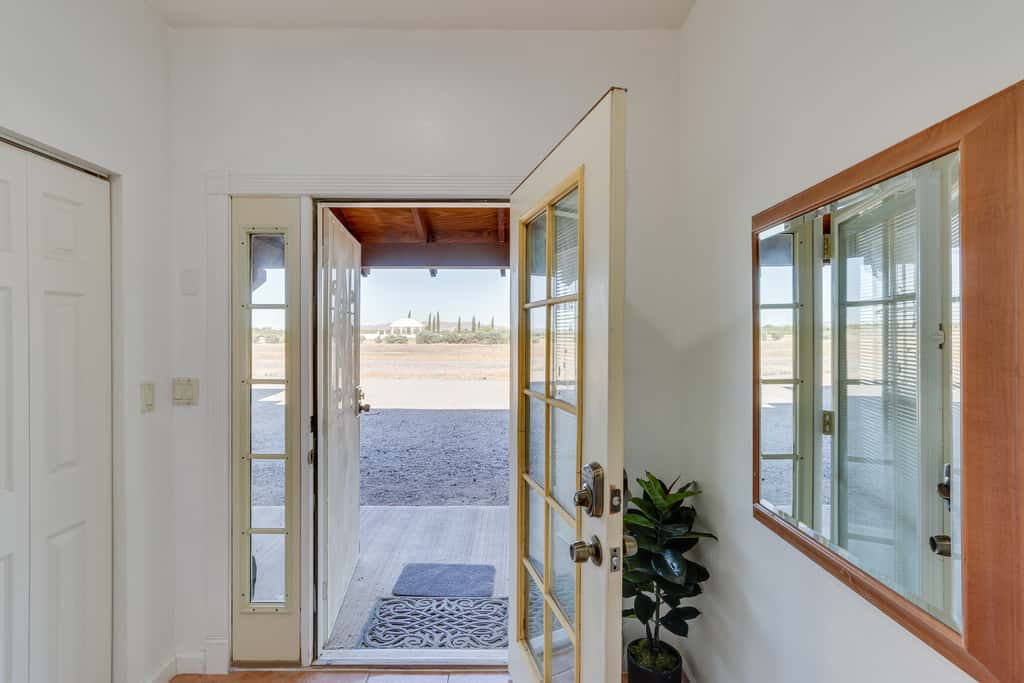 Eloy Retreat w/ Pool Access + Central A/C!