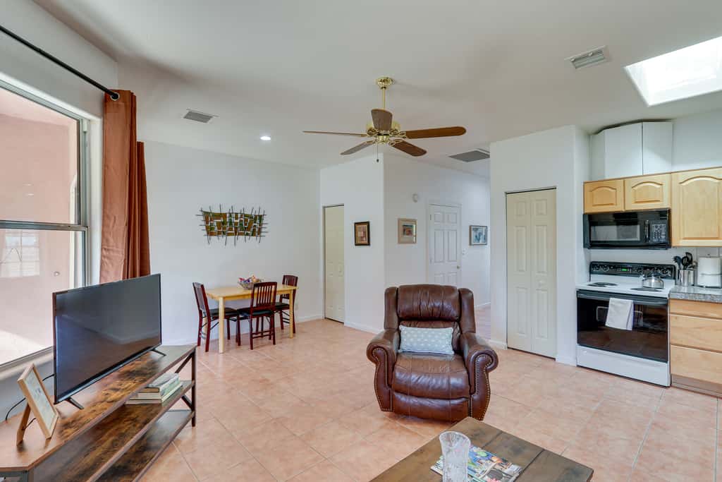 Eloy Retreat w/ Pool Access + Central A/C!