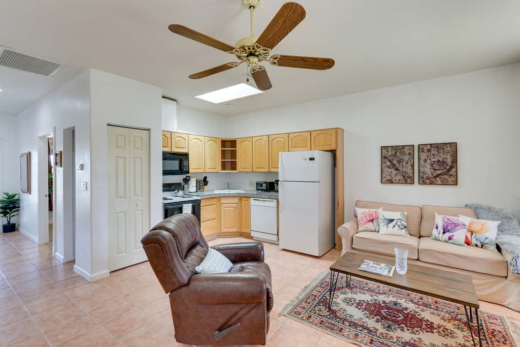 Eloy Retreat w/ Pool Access + Central A/C!