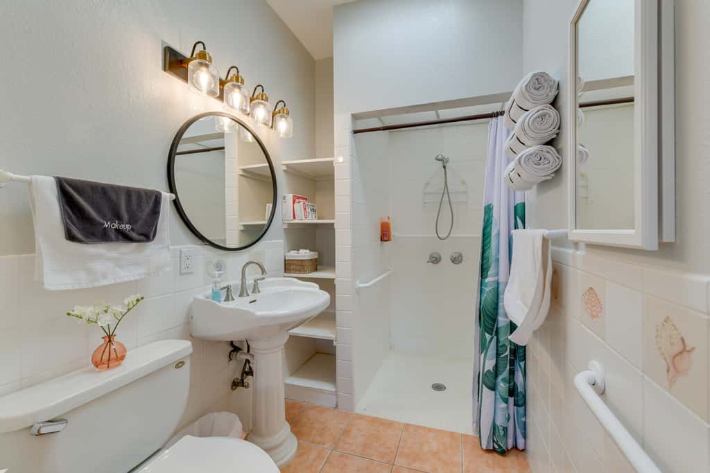Eloy Vacation Rental w/ Community Pool & Courtyard