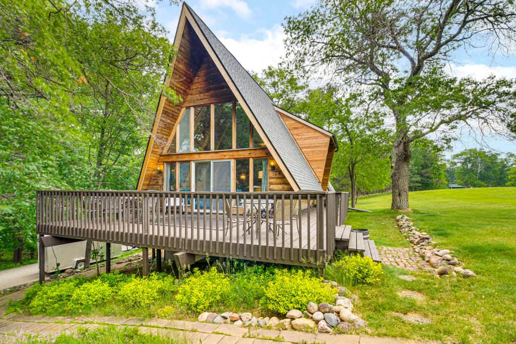 Canal Across Street: Family Cabin in Breezy Point!