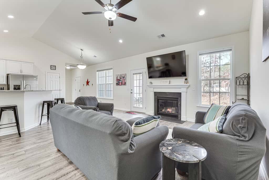 101 Reasons to Stay! Savannah Lakes Village Home