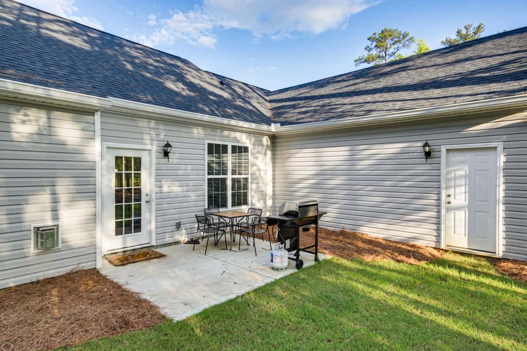 101 Reasons to Stay! Savannah Lakes Village Home