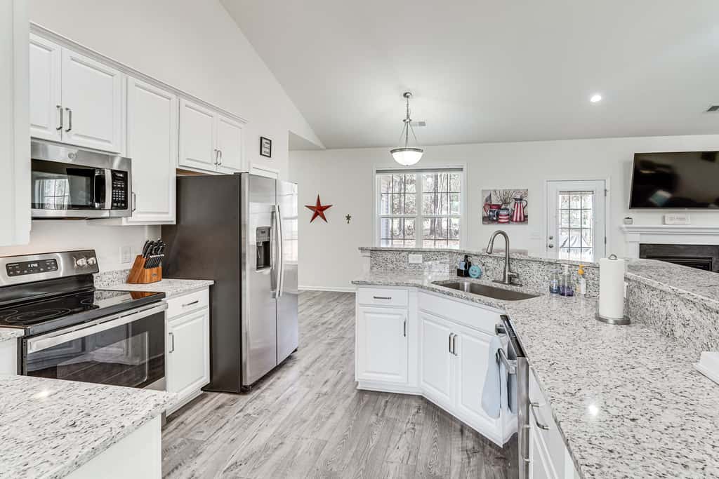 101 Reasons to Stay! Savannah Lakes Village Home