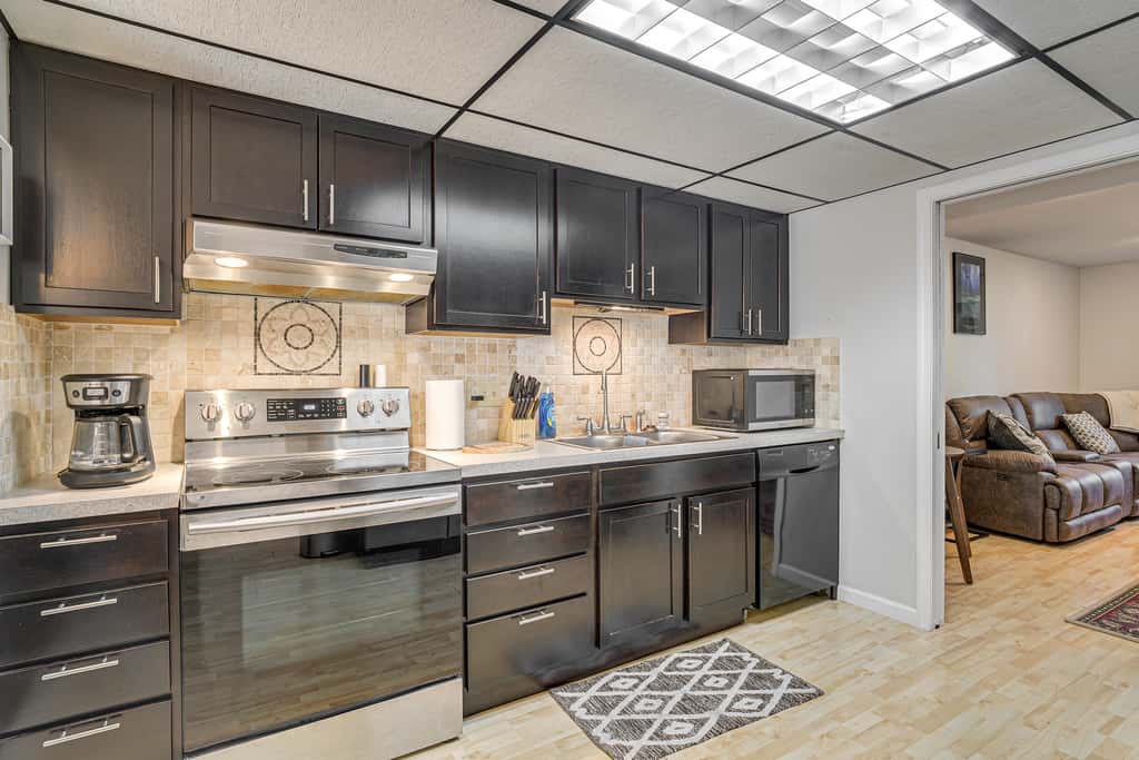 Explore Lincoln! Pet-Friendly Retreat w/ Patio