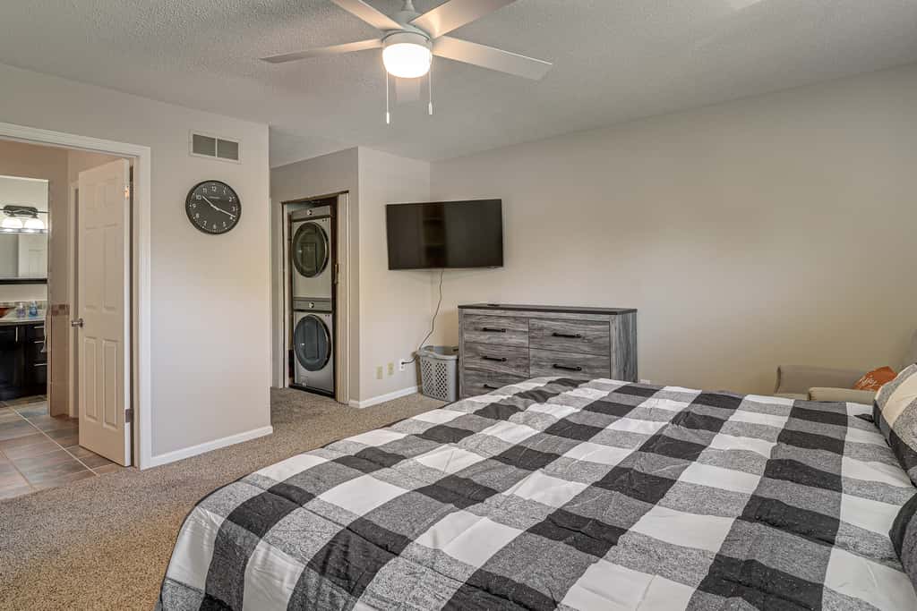 Explore Lincoln! Pet-Friendly Retreat w/ Patio