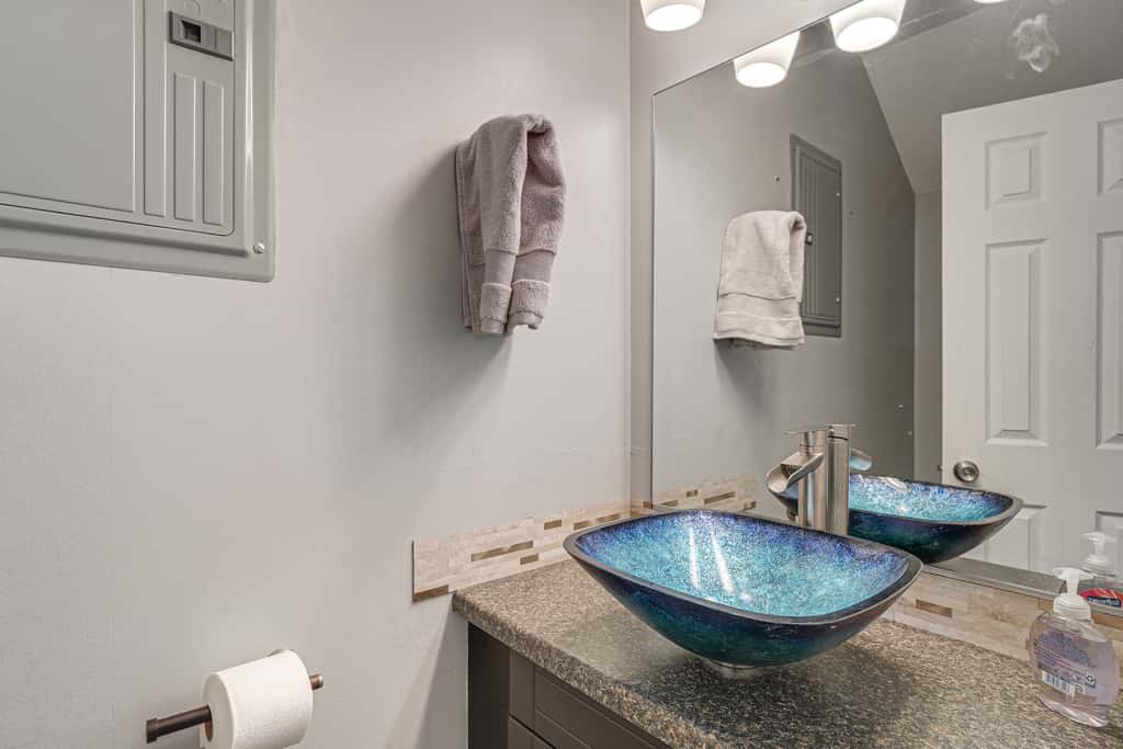 Explore Lincoln! Pet-Friendly Retreat w/ Patio