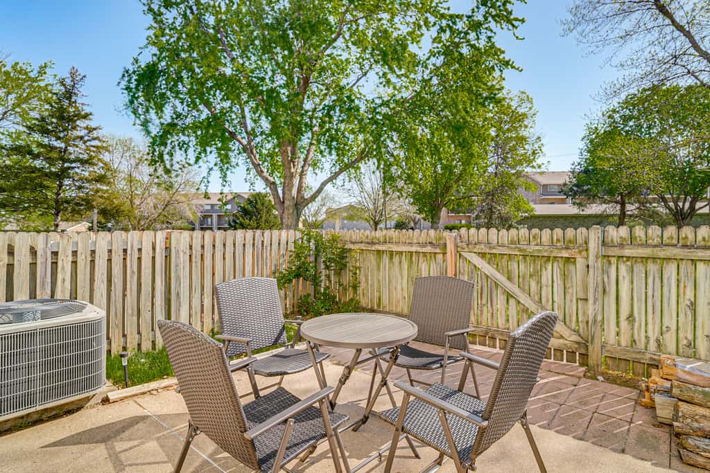 Explore Lincoln! Pet-Friendly Retreat w/ Patio