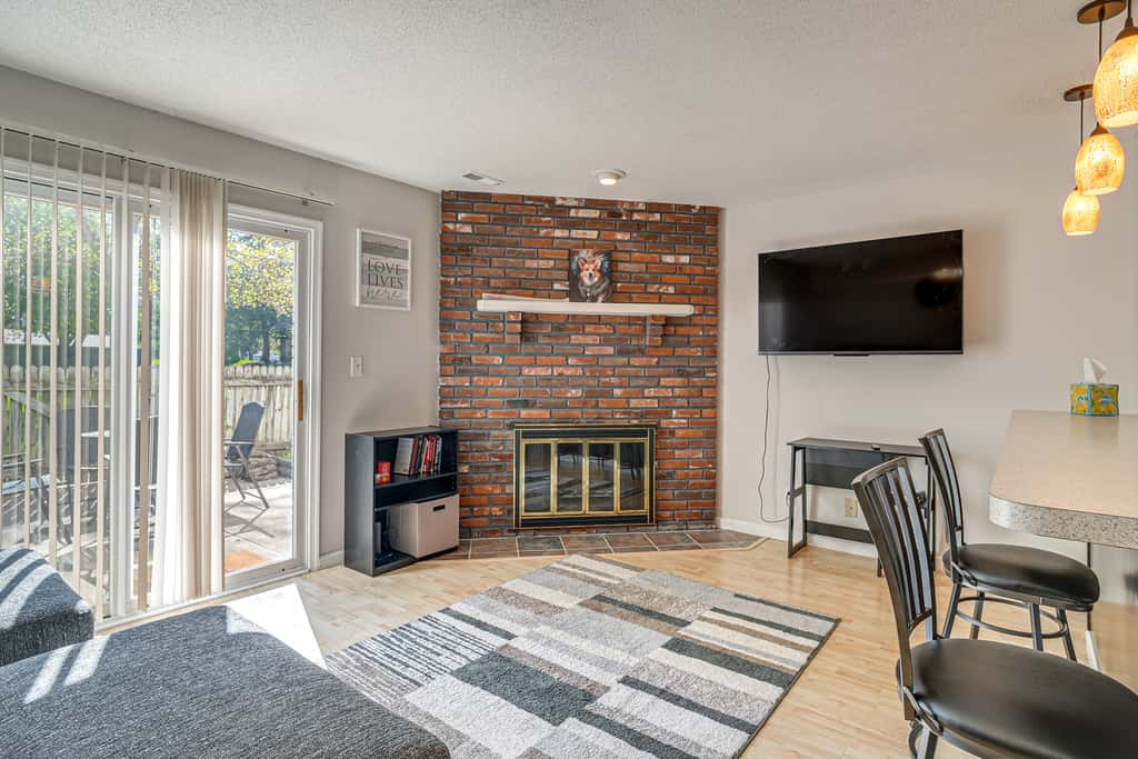 Explore Lincoln! Pet-Friendly Retreat w/ Patio