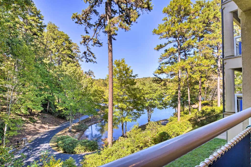 Keowee Keys Condo w/ Resort Amenities Access!