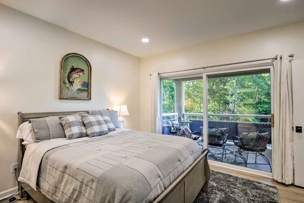 Keowee Keys Condo w/ Resort Amenities Access!