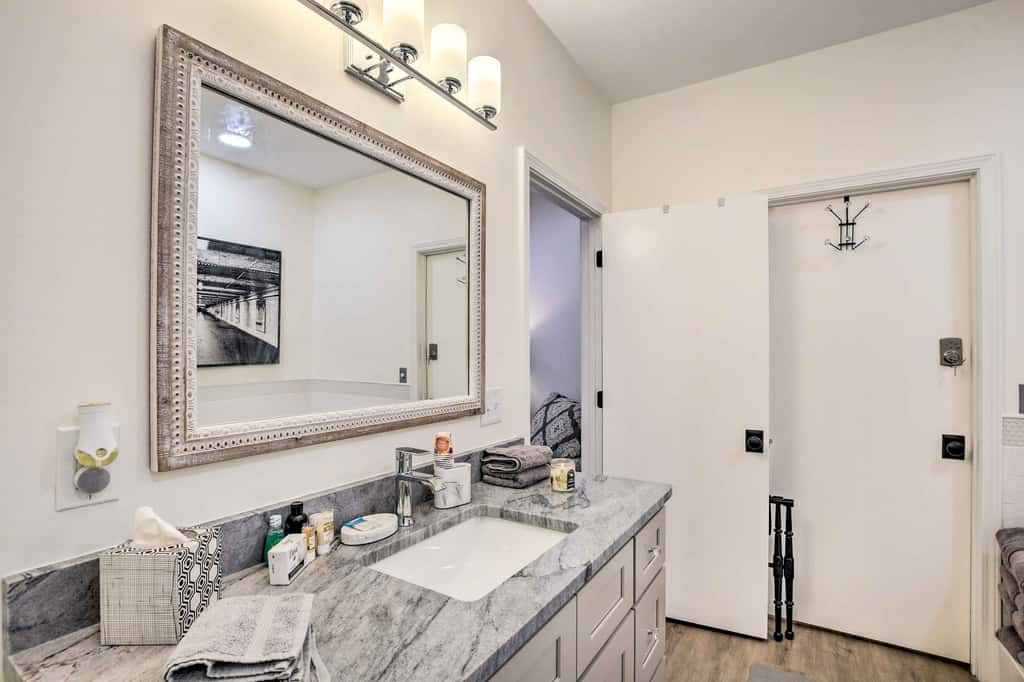 Keowee Keys Condo w/ Resort Amenities Access!