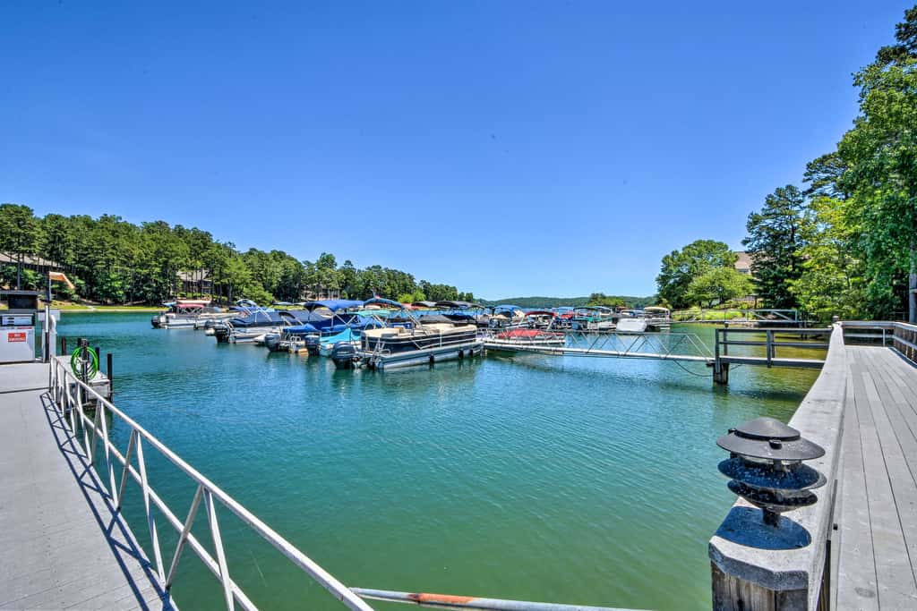 Keowee Keys Condo w/ Resort Amenities Access!