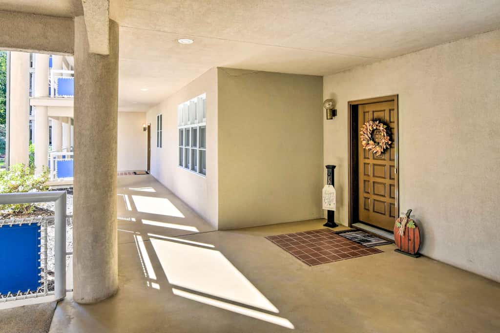 Keowee Keys Condo w/ Resort Amenities Access!