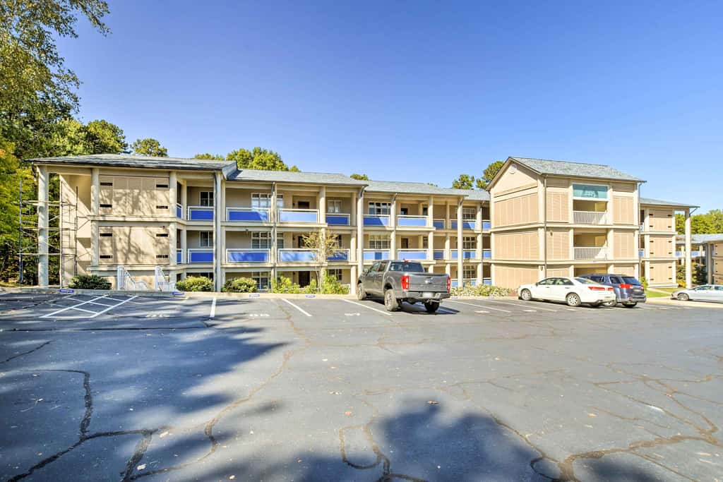 Keowee Keys Condo w/ Resort Amenities Access!