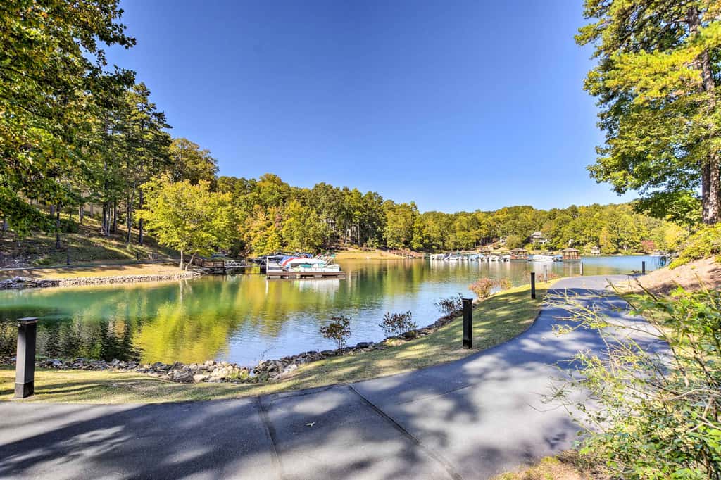 Keowee Keys Condo w/ Resort Amenities Access!