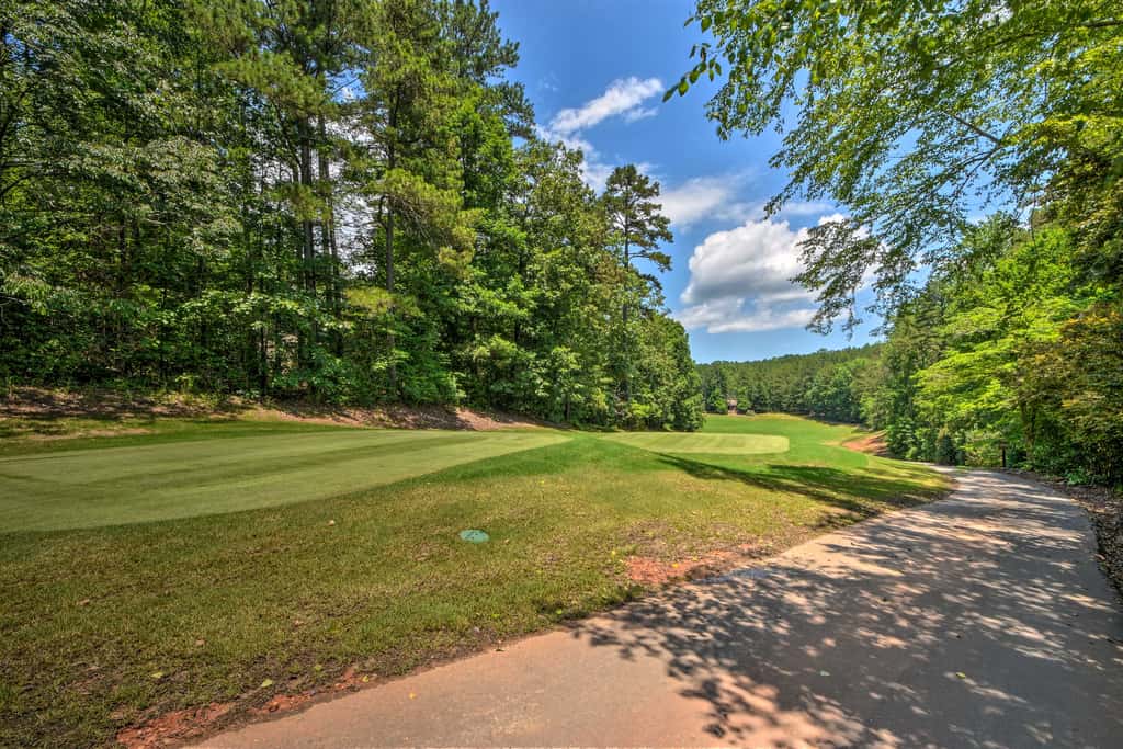 Keowee Keys Condo w/ Resort Amenities Access!