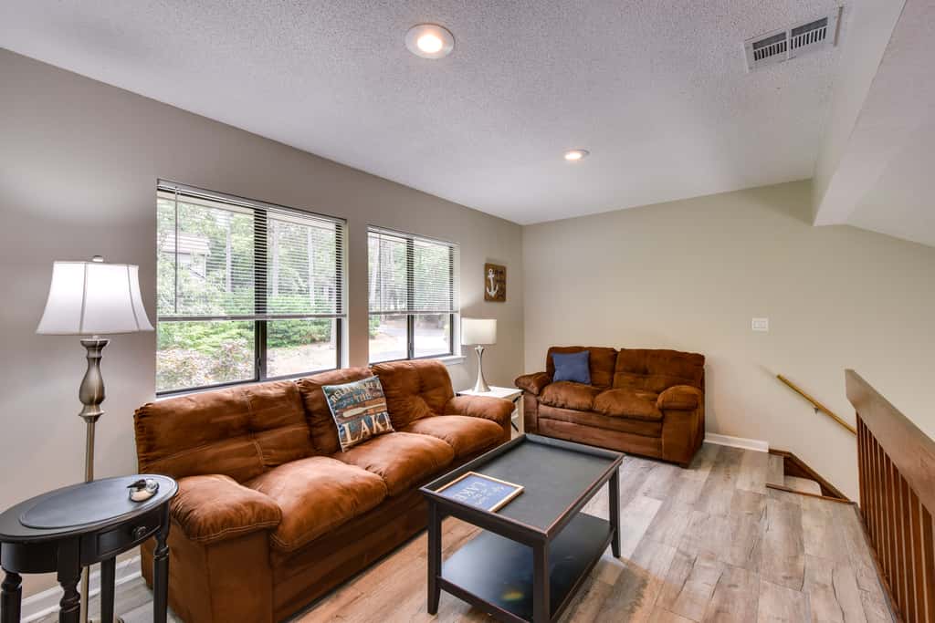 Walk to Lake Keowee: Salem Townhome w/ Deck