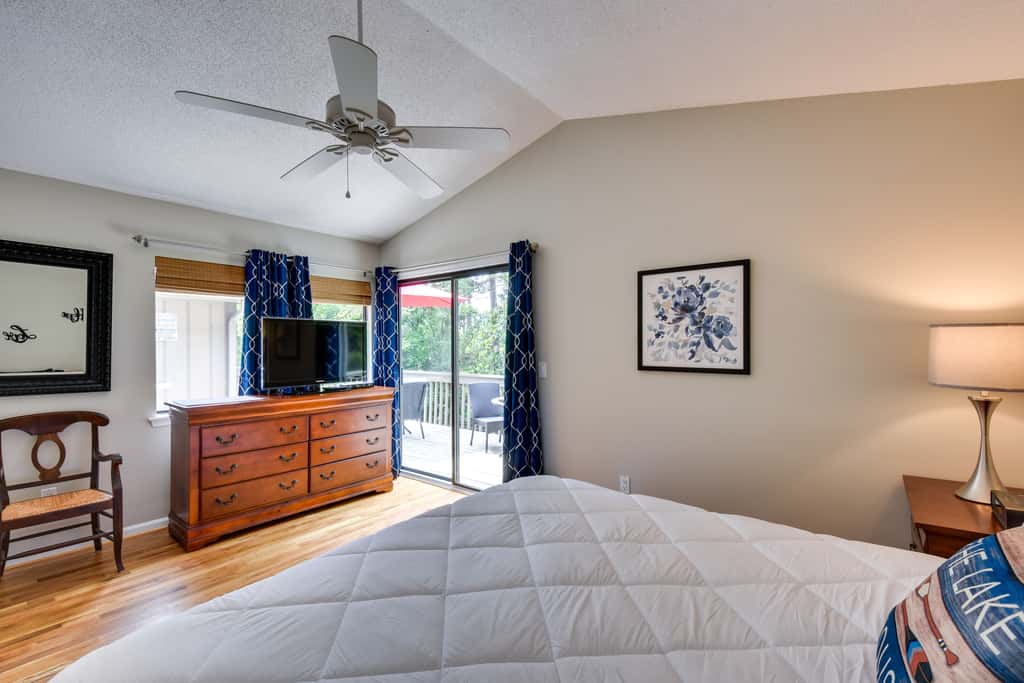 Walk to Lake Keowee: Salem Townhome w/ Deck