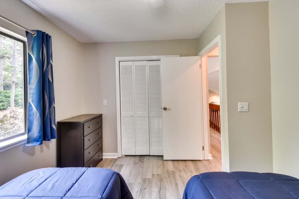 Walk to Lake Keowee: Salem Townhome w/ Deck