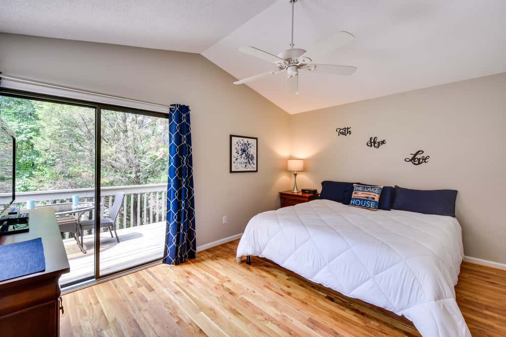 Walk to Lake Keowee: Salem Townhome w/ Deck