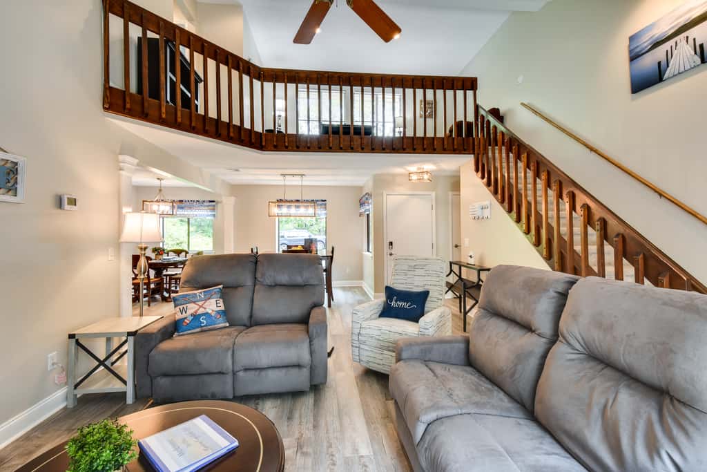 Walk to Lake Keowee: Salem Townhome w/ Deck