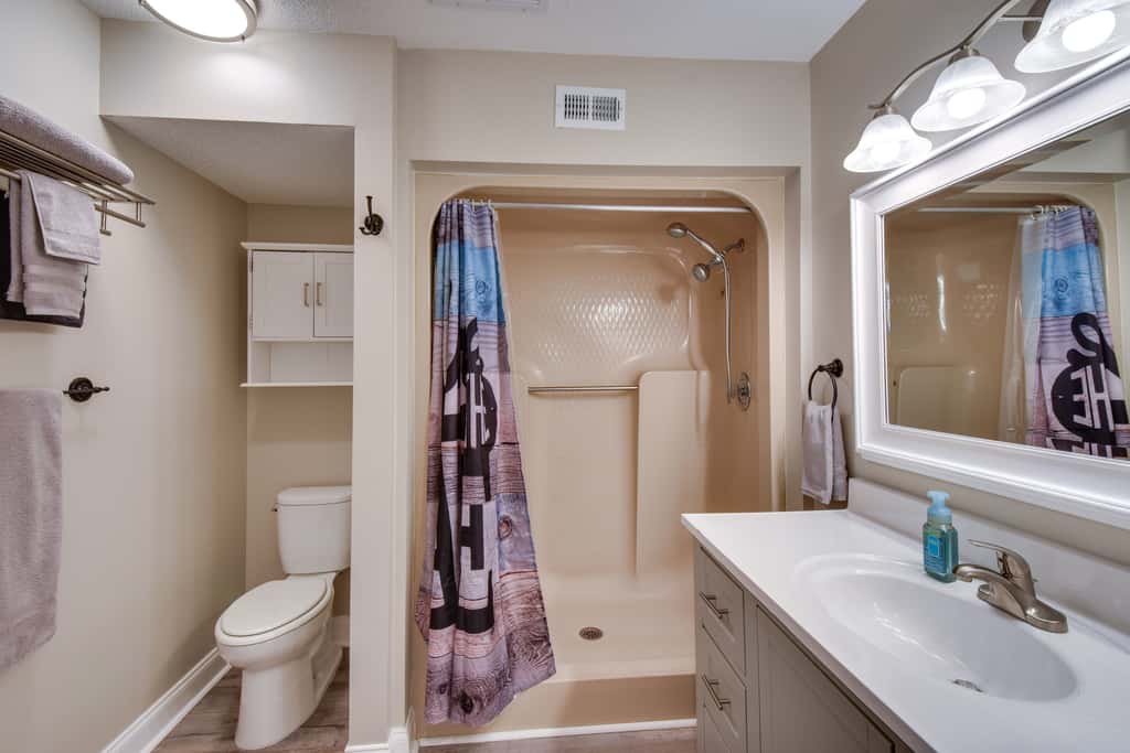 Walk to Lake Keowee: Salem Townhome w/ Deck