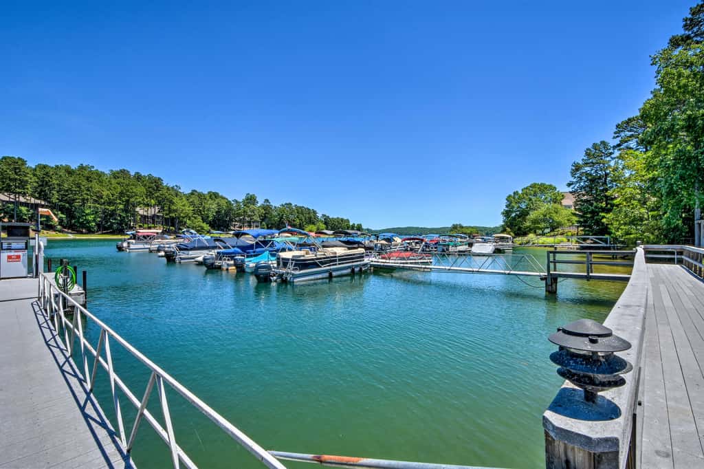 Walk to Lake Keowee: Salem Townhome w/ Deck