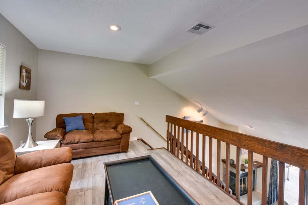 Walk to Lake Keowee: Salem Townhome w/ Deck