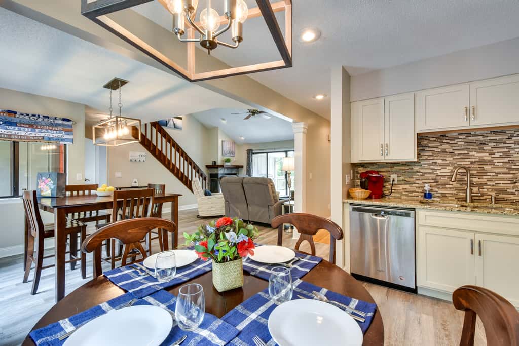 Walk to Lake Keowee: Salem Townhome w/ Deck