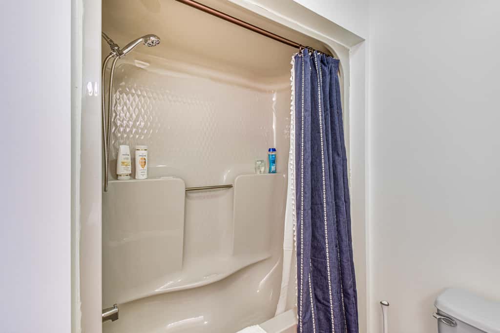 Keowee Key Condo w/ Lake Access & Community Pools!