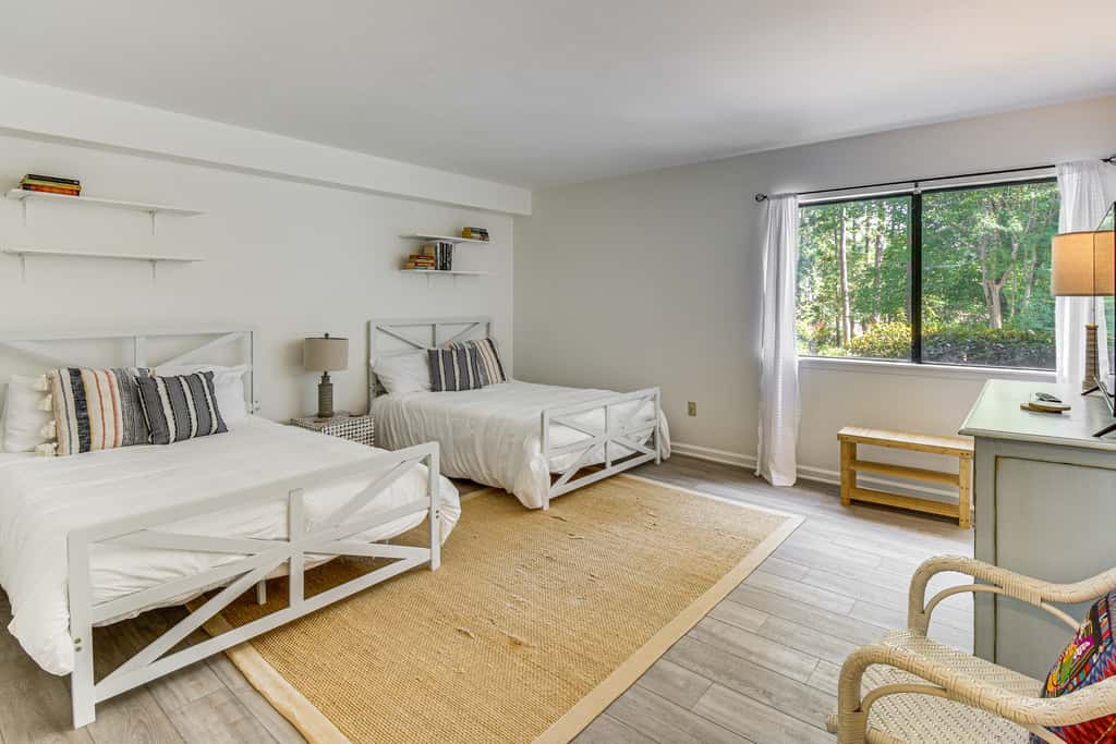 Keowee Key Condo w/ Lake Access & Community Pools!