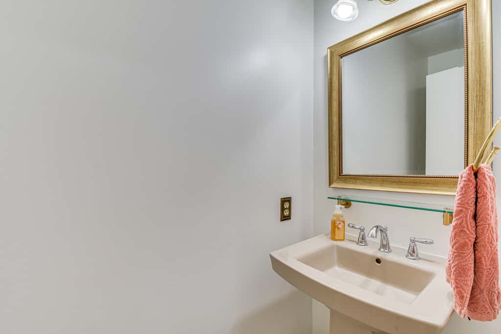 Keowee Key Condo w/ Lake Access & Community Pools!
